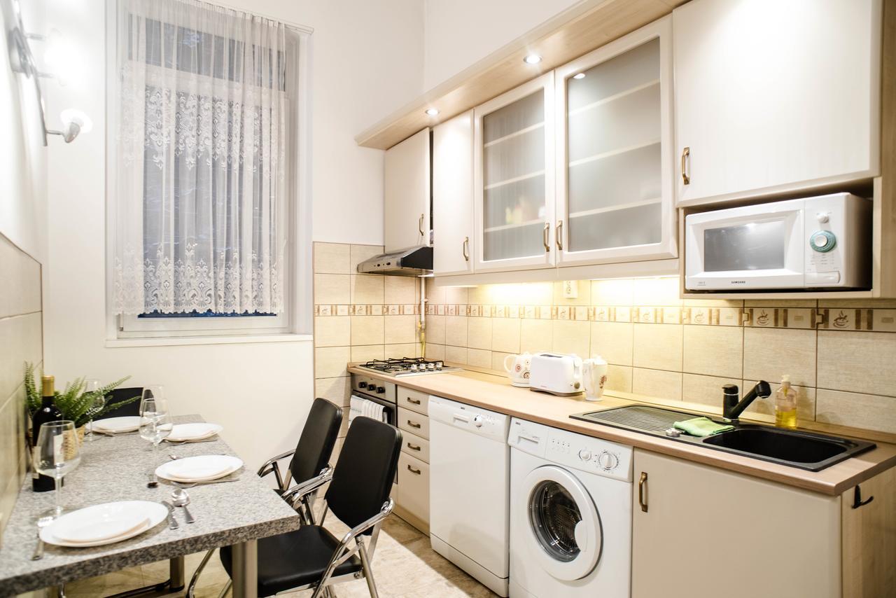 Garden Trees Apartment บูดาเปสต์ ภายนอก รูปภาพ