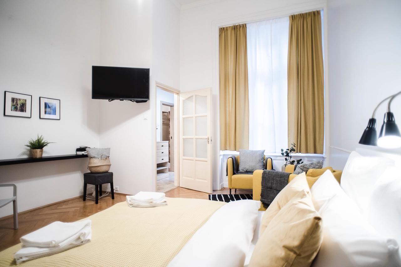 Garden Trees Apartment บูดาเปสต์ ภายนอก รูปภาพ